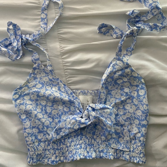Lost and wander my way blue floral tie crop top - Picture 1 of 3